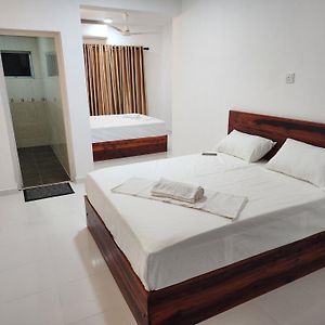Island Inn Colombo